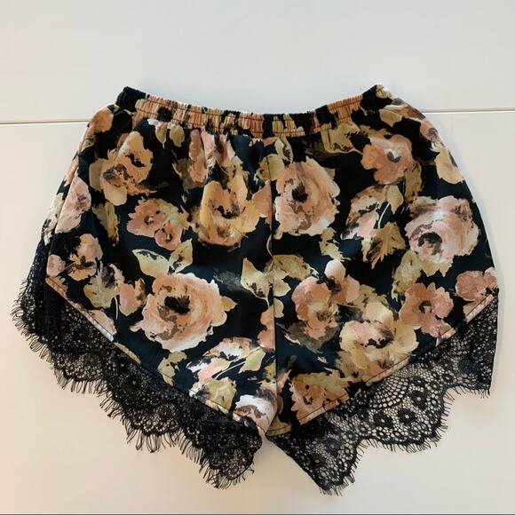 Paper crane Floral Lace Shorts Size Medium - Picture 9 of 9